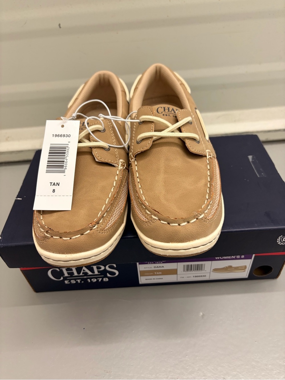 NWT Chaps Dana Women’s Memory Foam Boat Shoes Tan Size 8